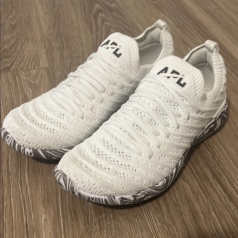 APL TechLoom Breeze Sneakers women's sz 6.5